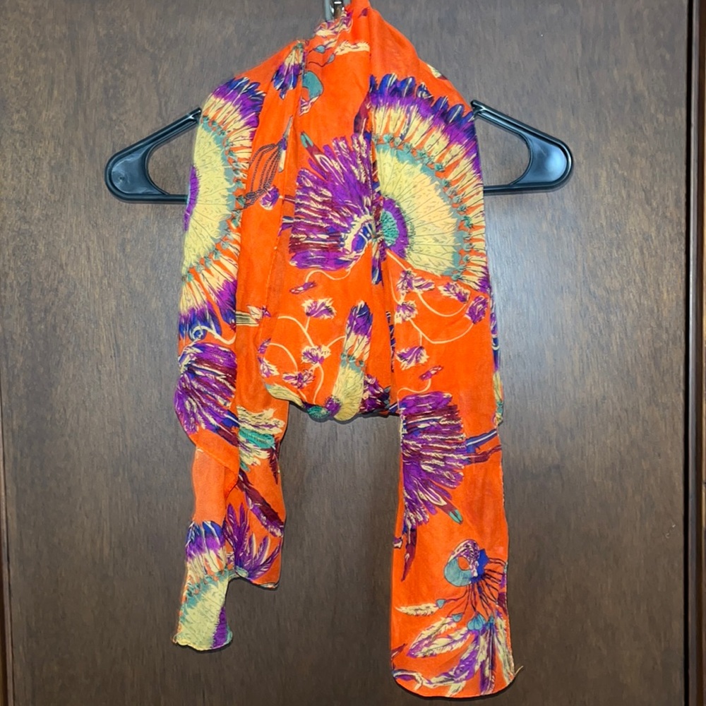 Lightweight feather pattern scarf